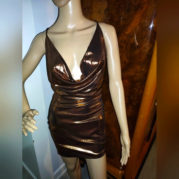 Sexy low cut in front dress - Picture 3 of 3